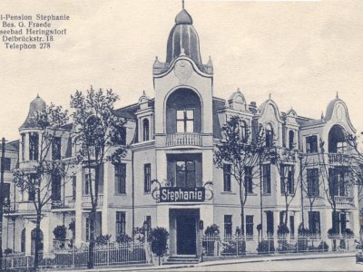 Das im Zweiten Weltkrieg abgebrannte Hotel Stephanie.