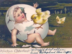 Kind im Osterei